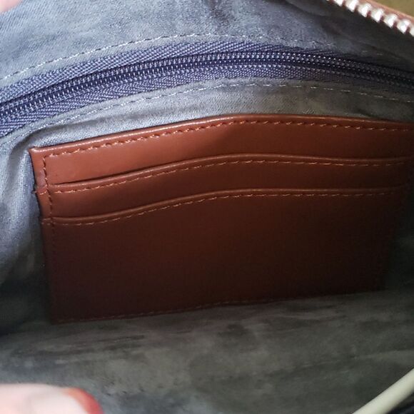 wristlet with Charging Features-NWOT - Picture 7 of 10